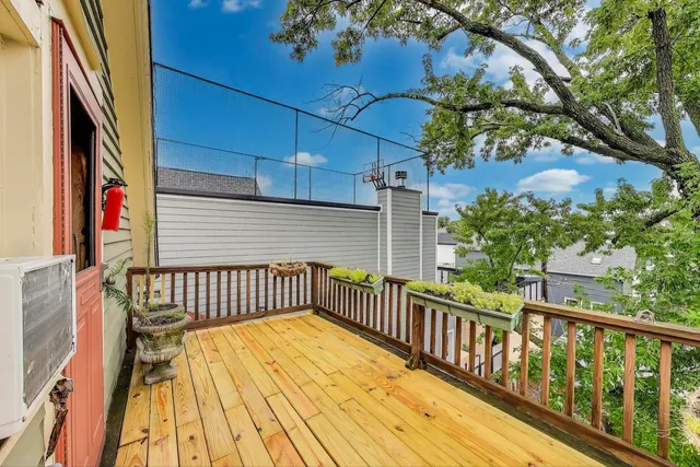 $995,000 | 1100 West Wellington Avenue, Chicago, IL 60657