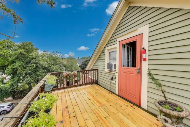 $995,000 | 1100 West Wellington Avenue, Chicago, IL 60657