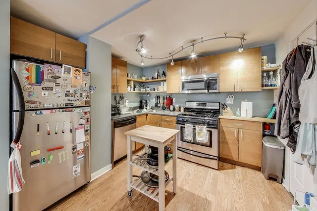 $995,000 | 1100 West Wellington Avenue, Chicago, IL 60657