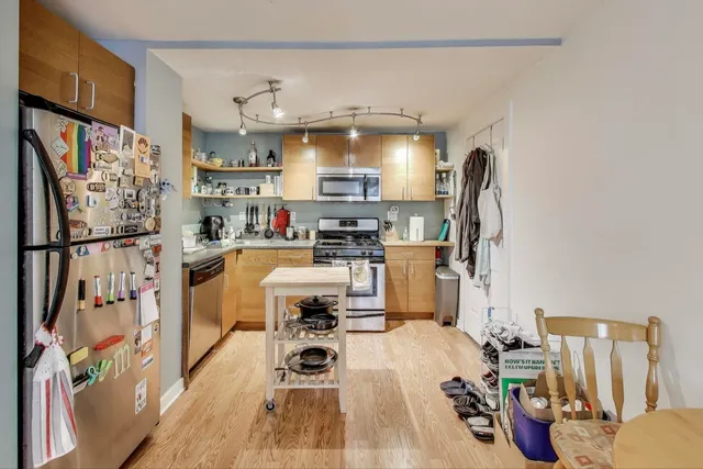 $995,000 | 1100 West Wellington Avenue, Chicago, IL 60657