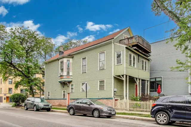 $995,000 | 1100 West Wellington Avenue, Chicago, IL 60657