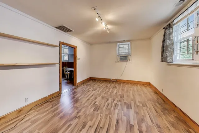 $995,000 | 1100 West Wellington Avenue, Chicago, IL 60657