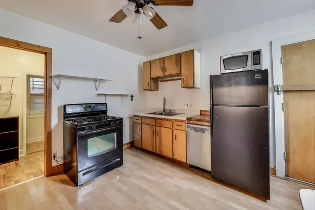 $995,000 | 1100 West Wellington Avenue, Chicago, IL 60657