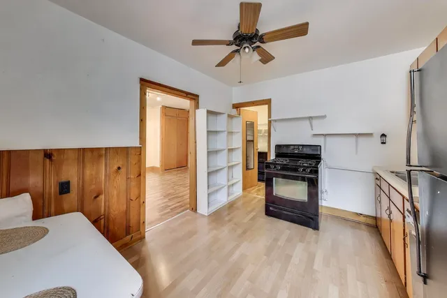 $995,000 | 1100 West Wellington Avenue, Chicago, IL 60657