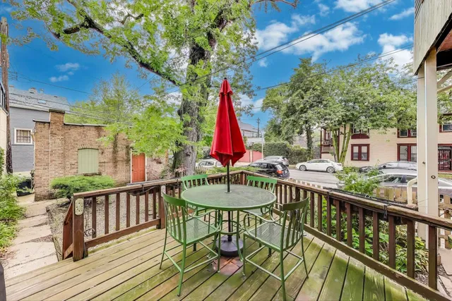 $995,000 | 1100 West Wellington Avenue, Chicago, IL 60657