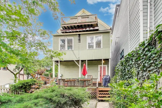 $995,000 | 1100 West Wellington Avenue, Chicago, IL 60657