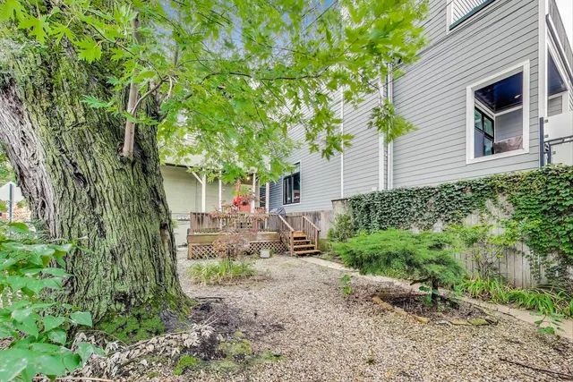 $995,000 | 1100 West Wellington Avenue, Chicago, IL 60657