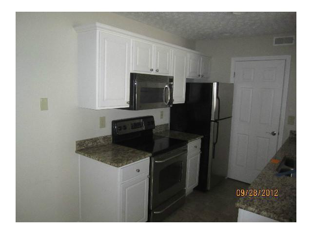 5597 Cedar Springs, Unit R Columbus, OH 43228 - Photo 3 of 10