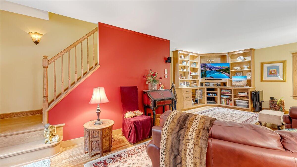 160 Long Road Canadensis, PA 18325 - Photo 15 of 108 Living Room