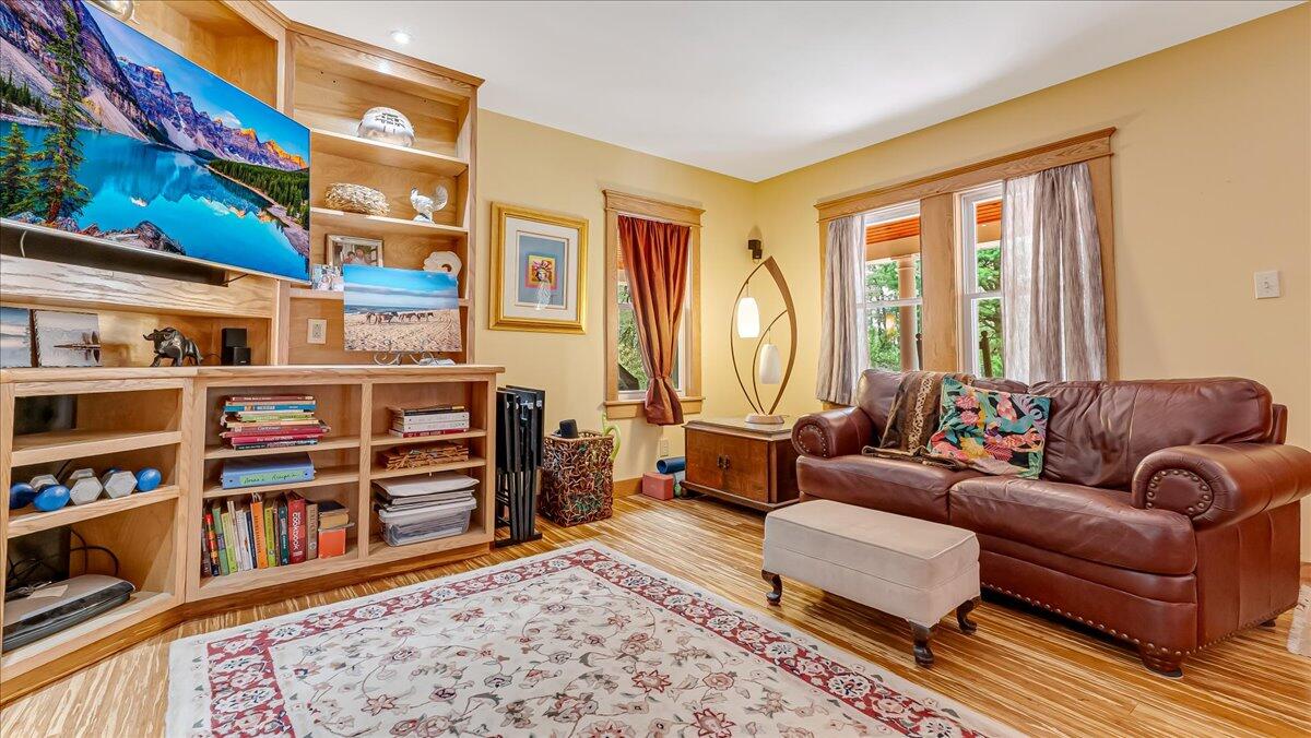 160 Long Road Canadensis, PA 18325 - Photo 17 of 108 Built In Shelves