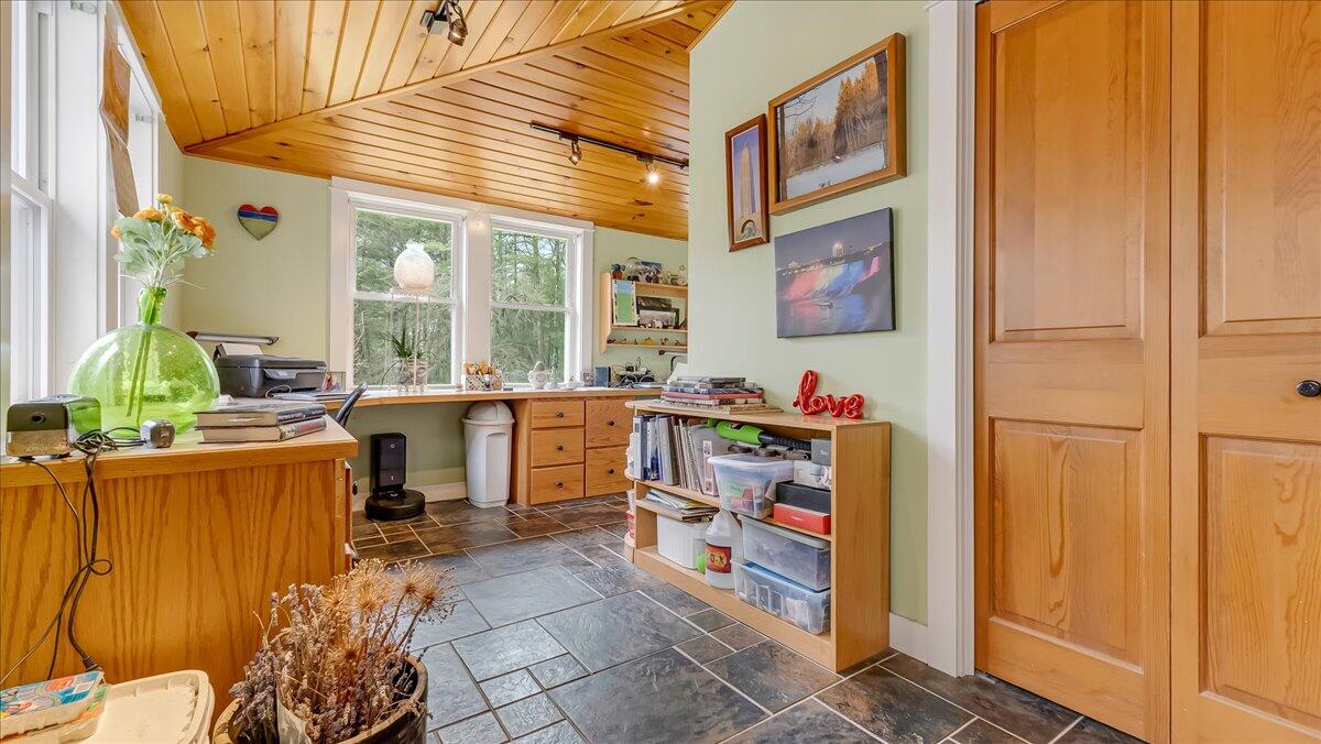 160 Long Road Canadensis, PA 18325 - Photo 38 of 108 Office/Work Space
