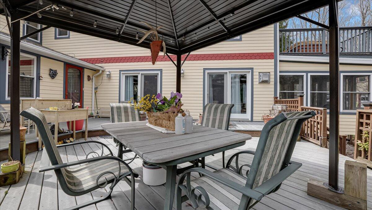 160 Long Road Canadensis, PA 18325 - Photo 84 of 108 Side Deck