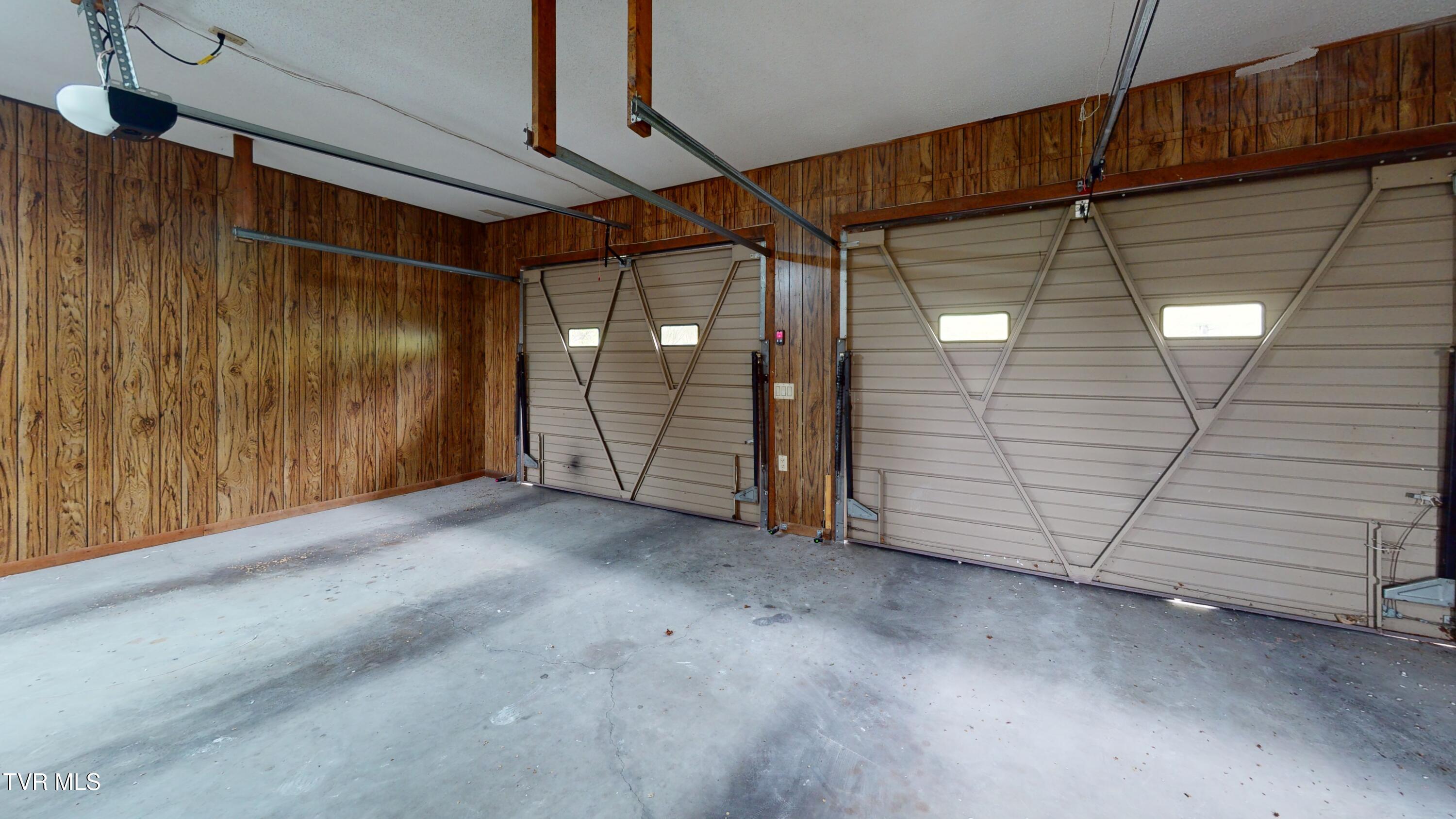 315 Cedar Creek Road Gray, TN 37615 - Photo 20 of 30 Garage a