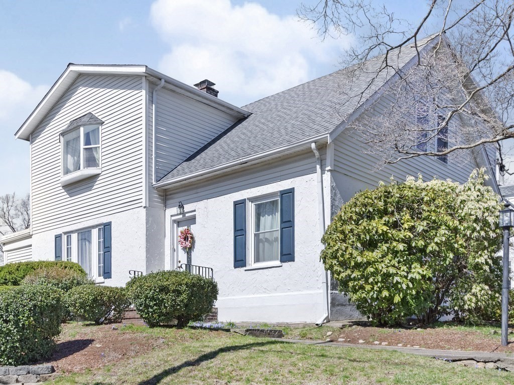 4 Edwin Road Waltham, MA 02453 - Photo 4 of 36 Gallery Image 4