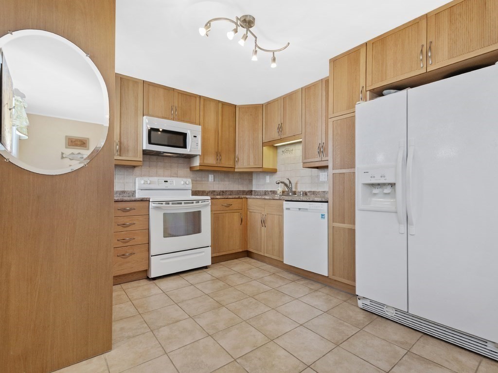 4 Edwin Road Waltham, MA 02453 - Photo 5 of 36 Gallery Image 5