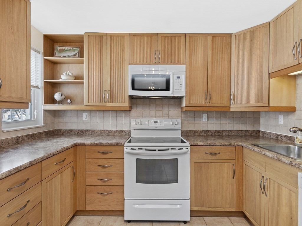 4 Edwin Road Waltham, MA 02453 - Photo 7 of 36 Gallery Image 7