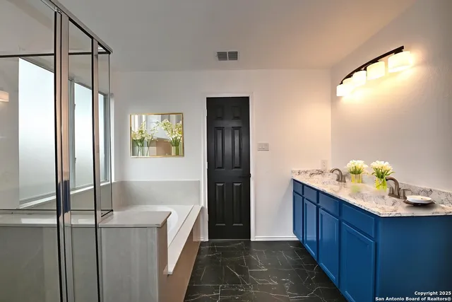 $2,100 | 12002 Amber Vista, San Antonio, TX 78254