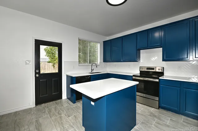 $2,100 | 12002 Amber Vista, San Antonio, TX 78254