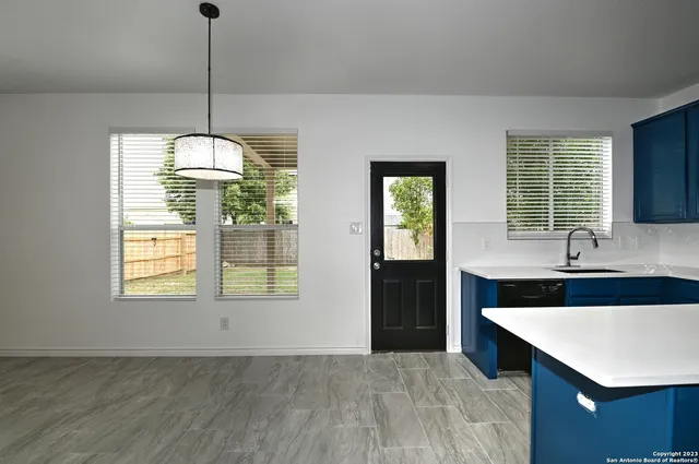 $2,100 | 12002 Amber Vista, San Antonio, TX 78254