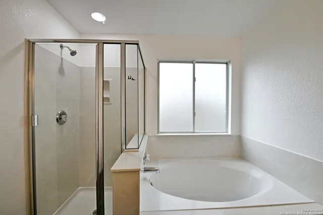 $2,100 | 12002 Amber Vista, San Antonio, TX 78254