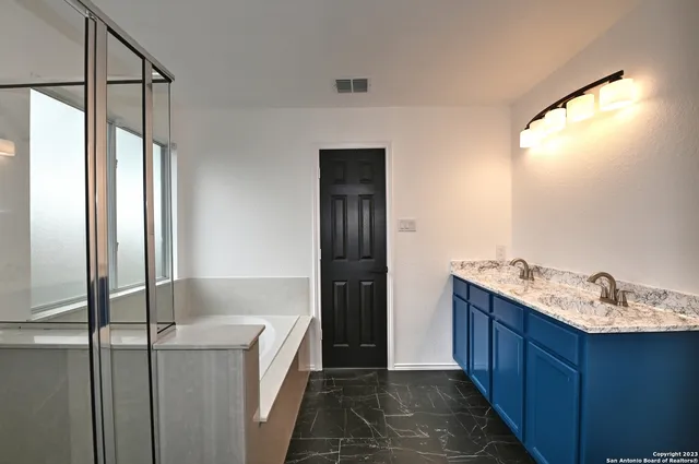 $2,100 | 12002 Amber Vista, San Antonio, TX 78254