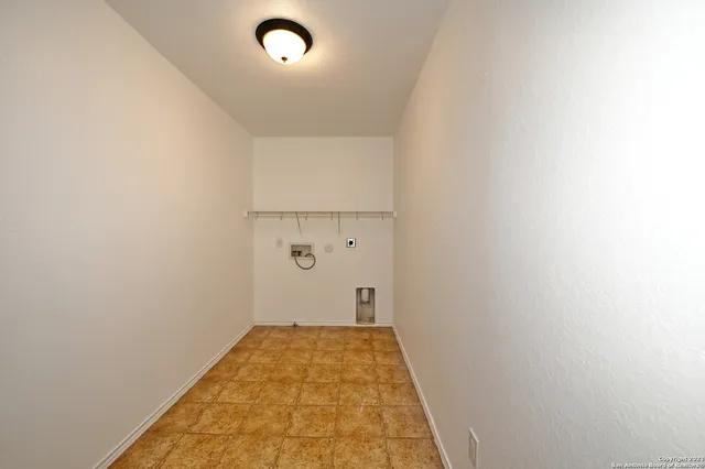 $2,100 | 12002 Amber Vista, San Antonio, TX 78254