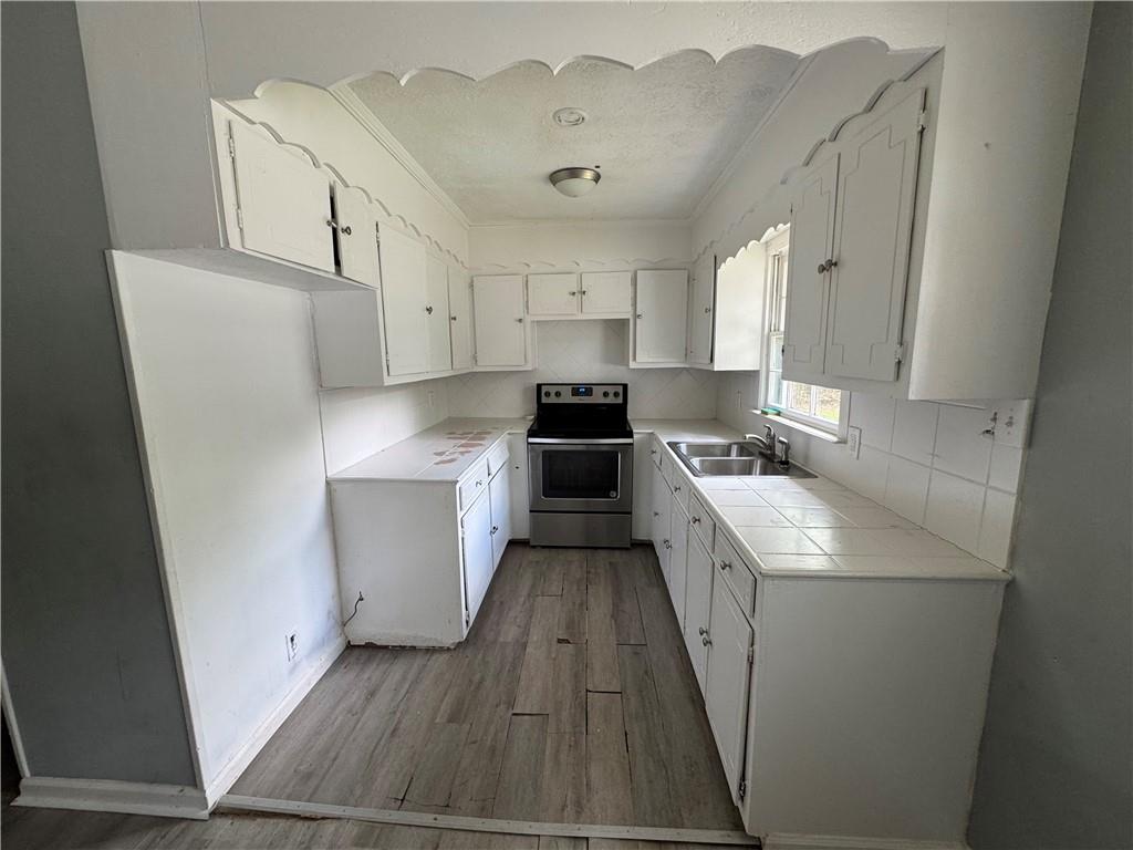 26 Plainview Drive Southwest Cartersville, GA 30120 - Photo 4 of 18 a kitchen with a sink a stove top oven and refrigerator