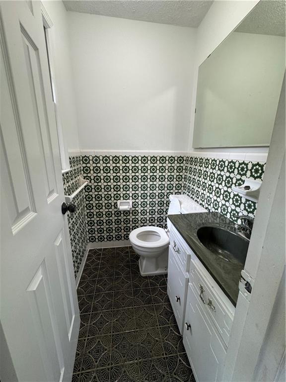 26 Plainview Drive Southwest Cartersville, GA 30120 - Photo 8 of 18 a bathroom with a sink and a toilet