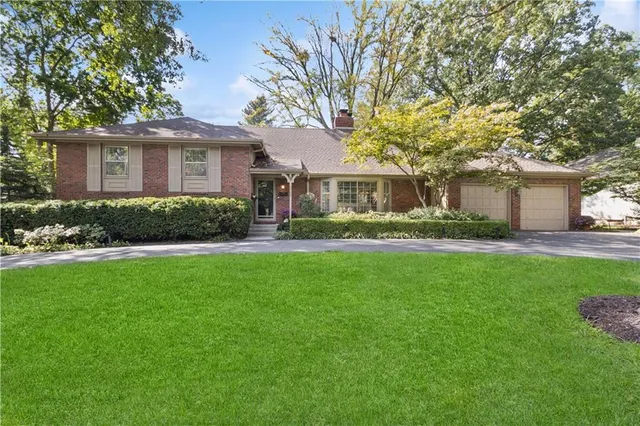 $1,200,000 | 5750 Windsor Drive, Fairway, KS 66205