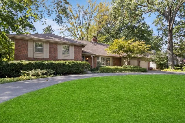 $1,200,000 | 5750 Windsor Drive, Fairway, KS 66205