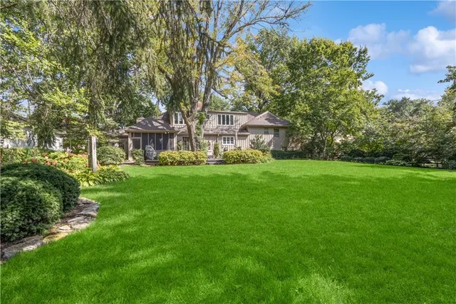 $1,200,000 | 5750 Windsor Drive, Fairway, KS 66205