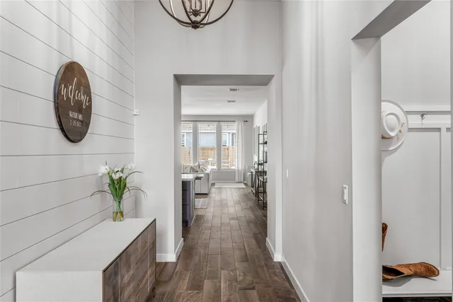 a kitchen that has a lot of cabinets in it