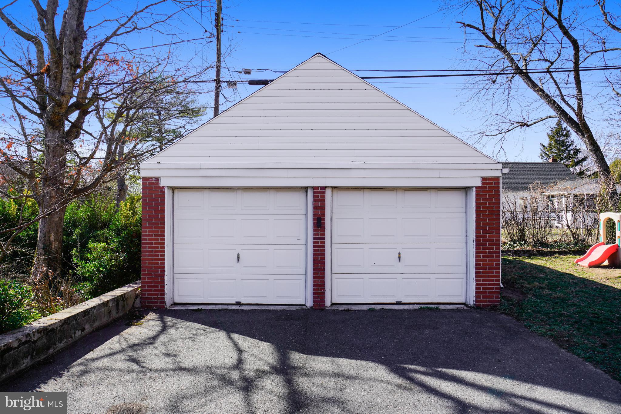 220 Homewood Road Linthicum Heights, MD 21090 - Photo 5 of 39 2 car garage or use for man cave