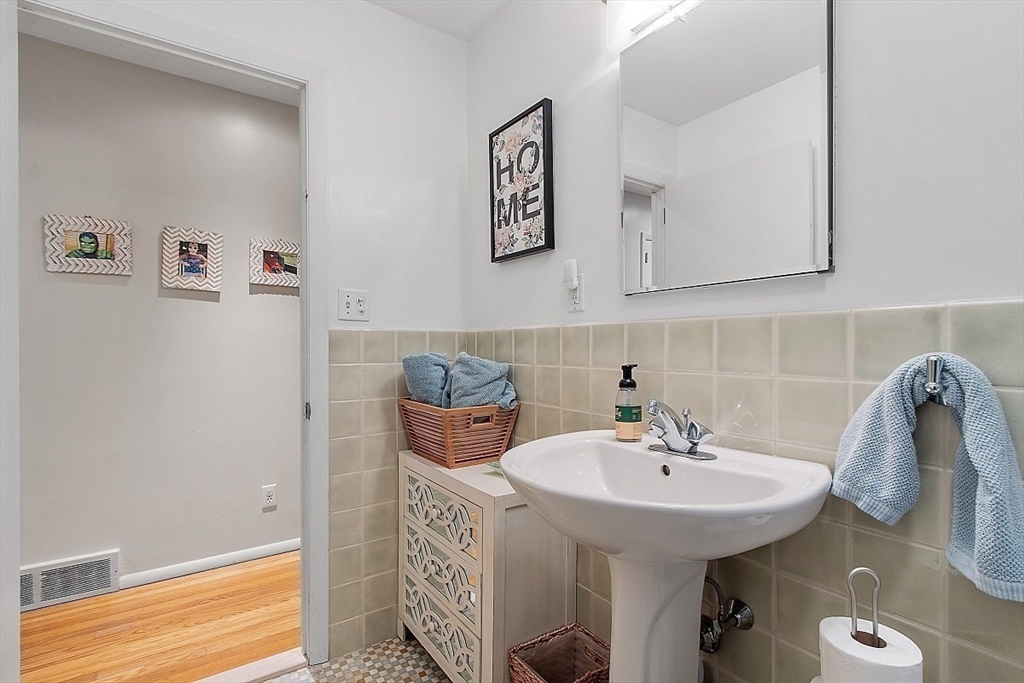17 Thorndike Road Lowell, MA 01852 - Photo 17 of 39 Gallery Image 17