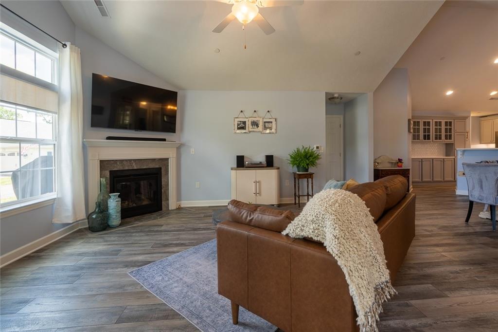 202 Spring Valley Drive Zelienople, PA 16063 - Photo 10 of 40