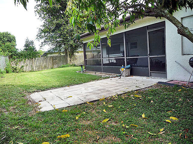 17300 Lake Park Road Boca Raton, FL 33487 - Photo 25 of 29 Exterior Back