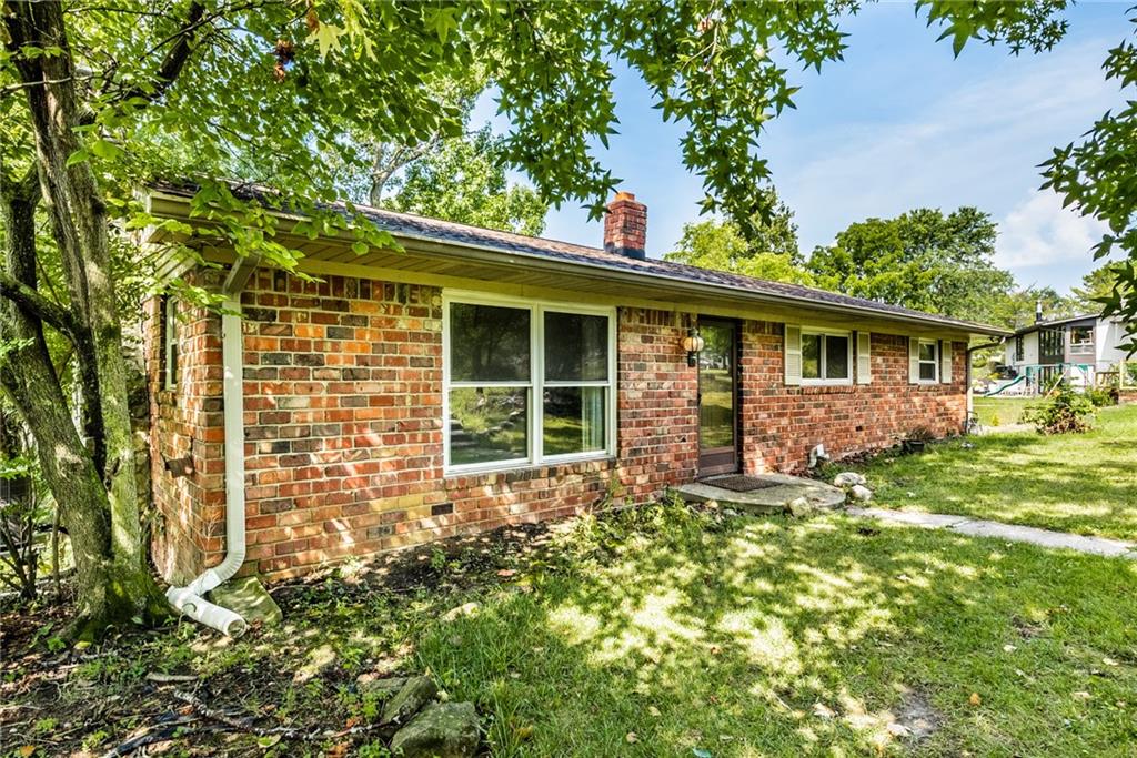 7907 Hawthorne Road Indianapolis, IN 46256 - Photo 2 of 31 Gallery Image 2