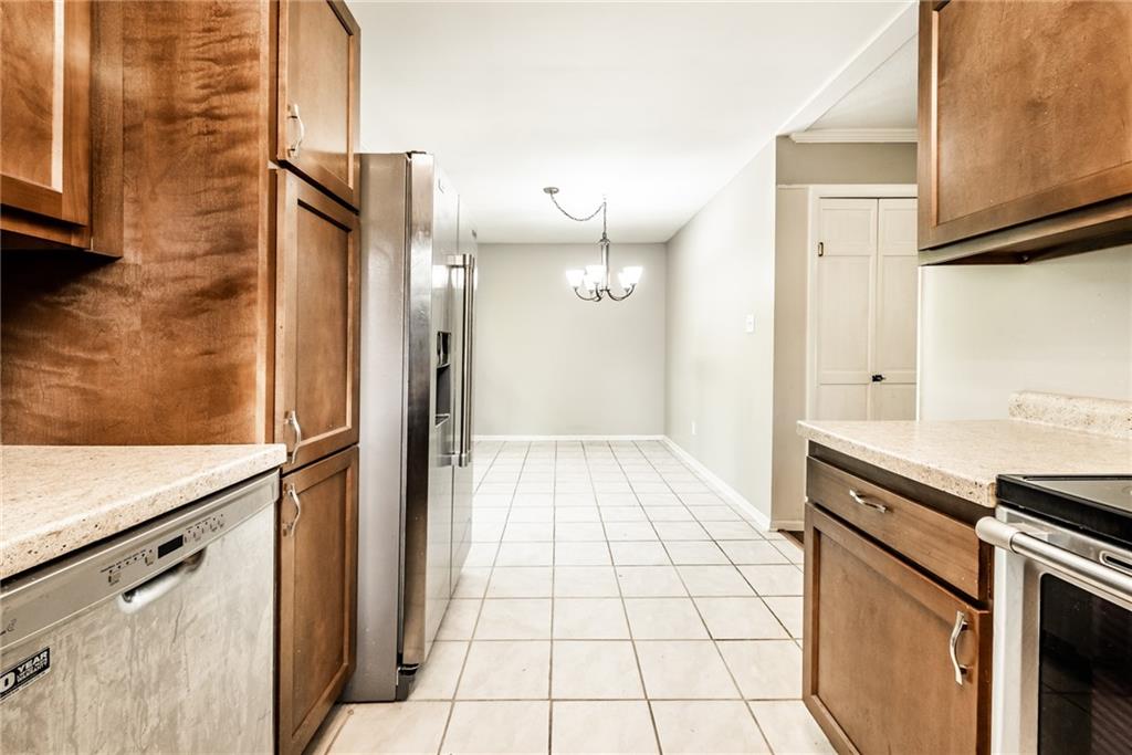 7907 Hawthorne Road Indianapolis, IN 46256 - Photo 10 of 31 Gallery Image 10