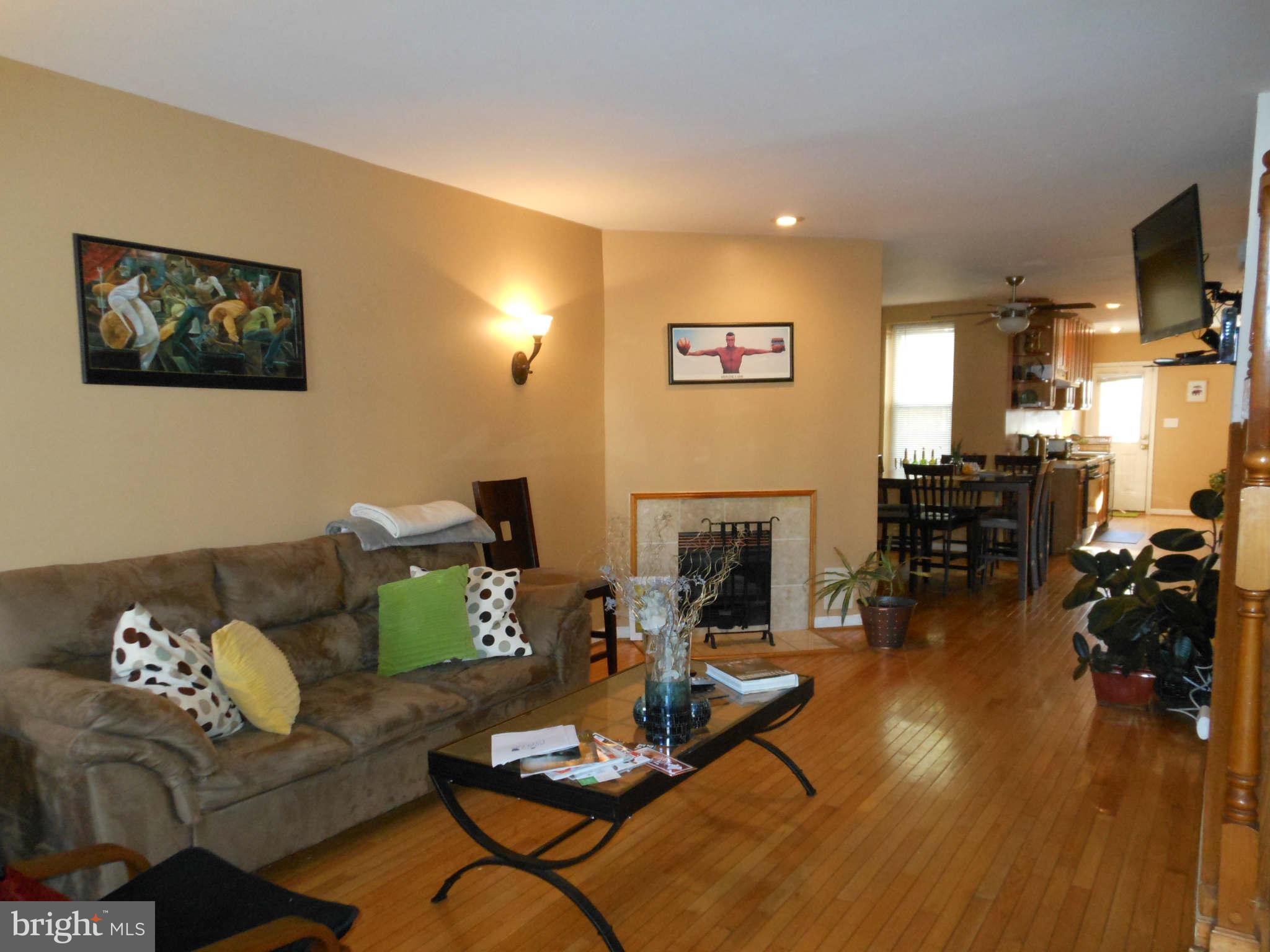 44 Florida Avenue Northwest Washington, DC 20001 - Photo 3 of 12 Living Room