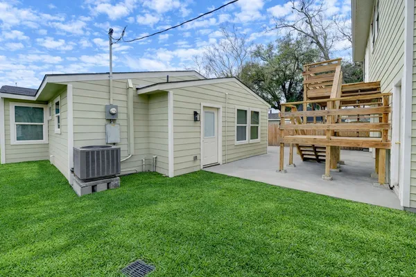 $1,550 | 6603 1/2 Narcissus Street, Houston, TX 77087