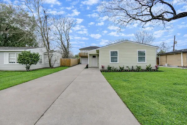 $1,550 | 6603 1/2 Narcissus Street, Houston, TX 77087