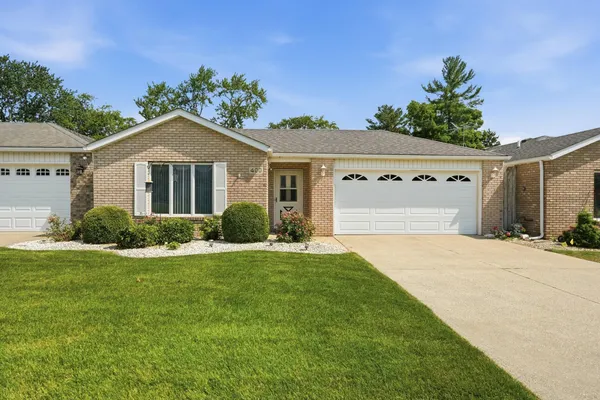 $269,900 | 400 Commanche Drive, Lowell, IN 46356