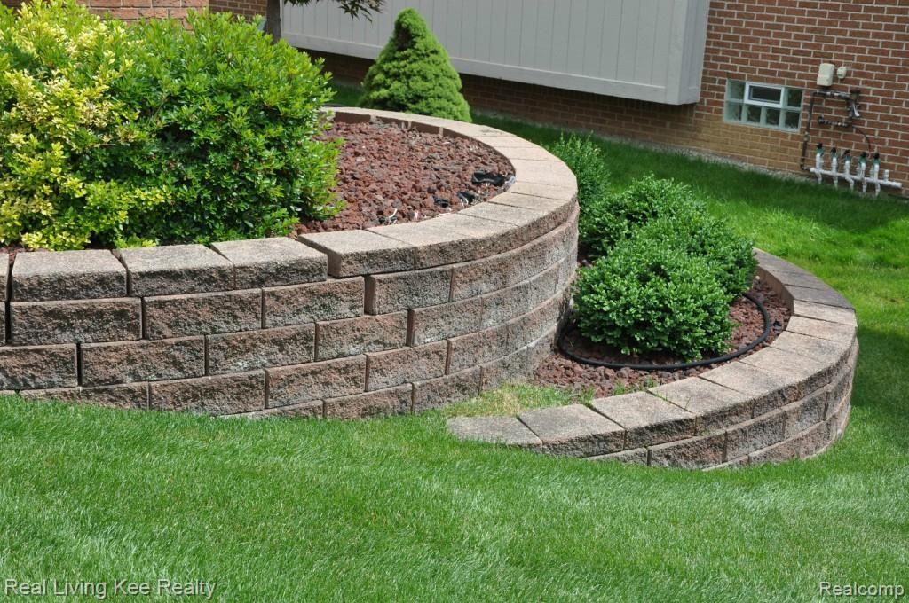 2192 Clinton View Circle Rochester, MI 48309 - Photo 12 of 35 DSC_0186.jpg