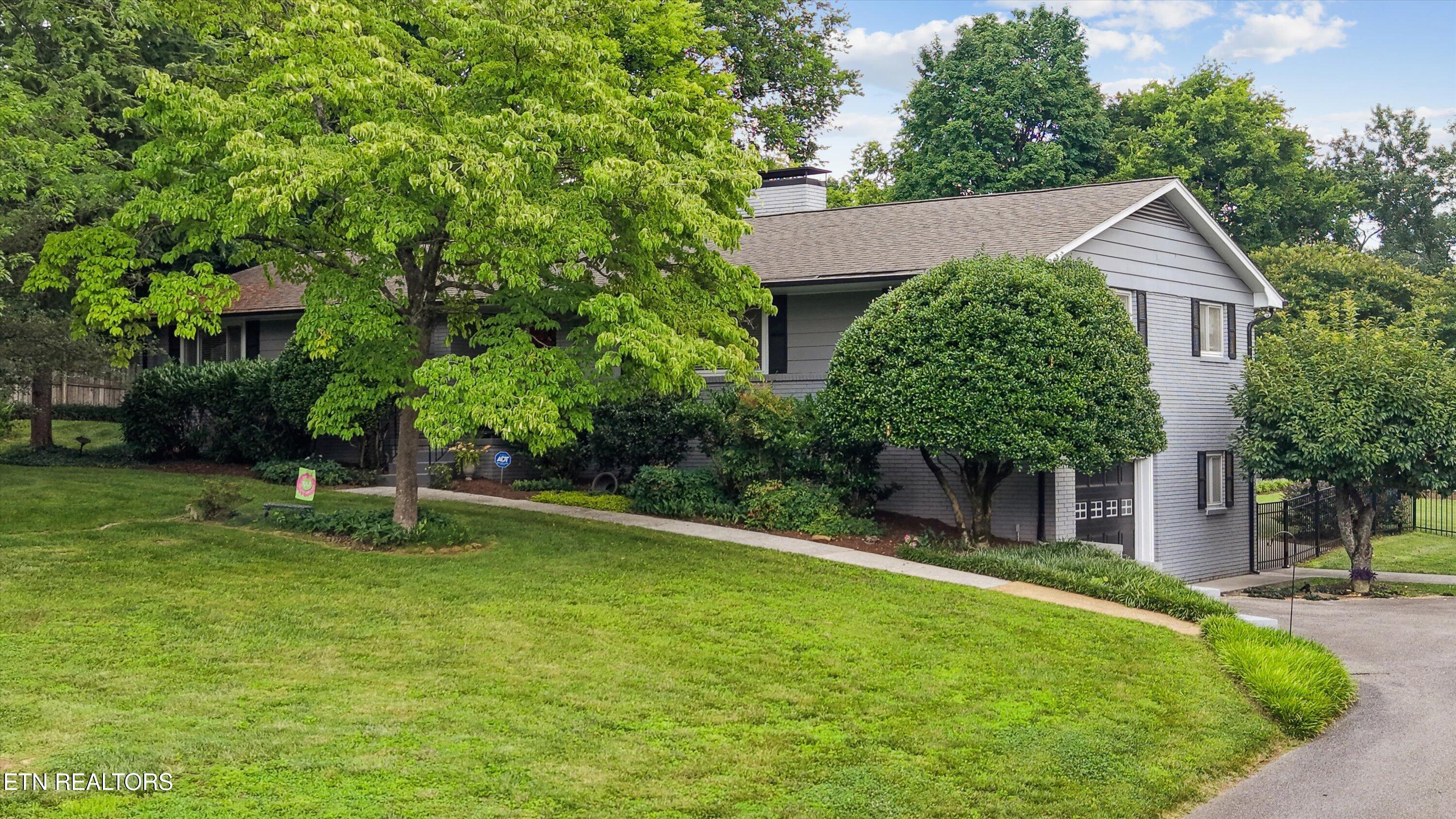 608 Churchill Road Knoxville, TN 37909 - Photo 4 of 60 04-608 Churchill Rd 52