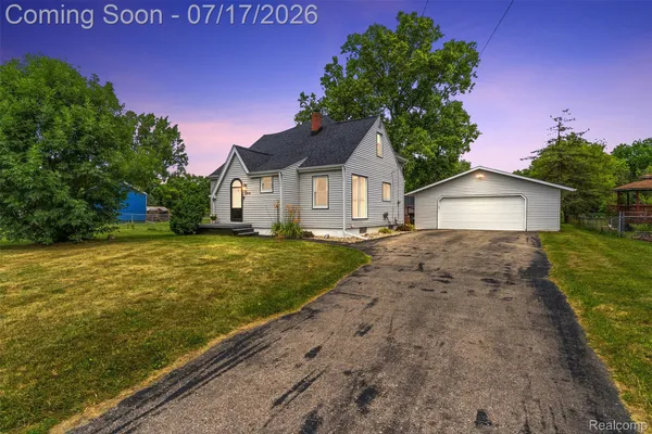 $229,900 | 2496 Stockbridge Avenue, Burton, MI 48509