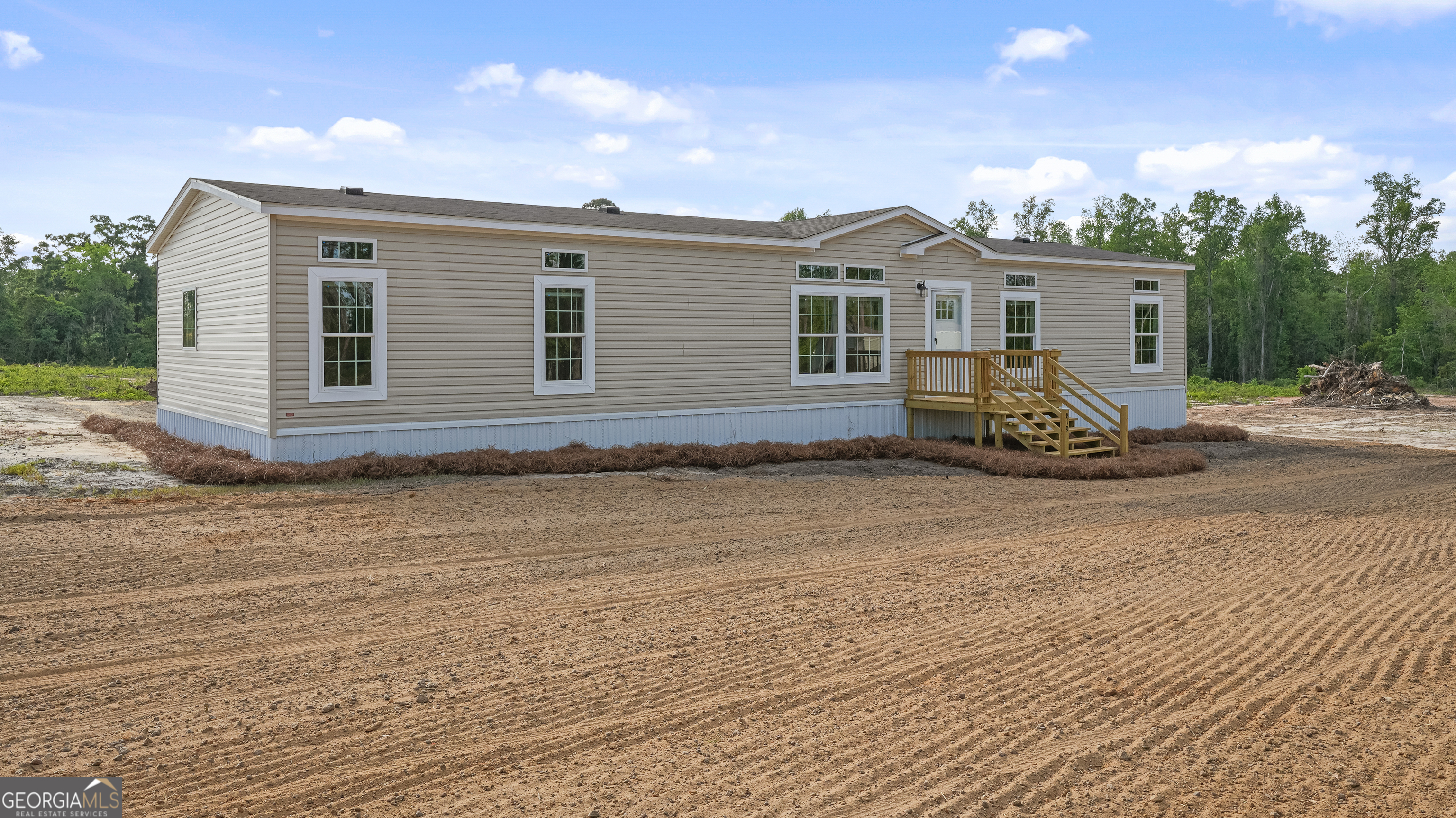 819 Hires Jesup, GA 31545 - Photo 2 of 23
