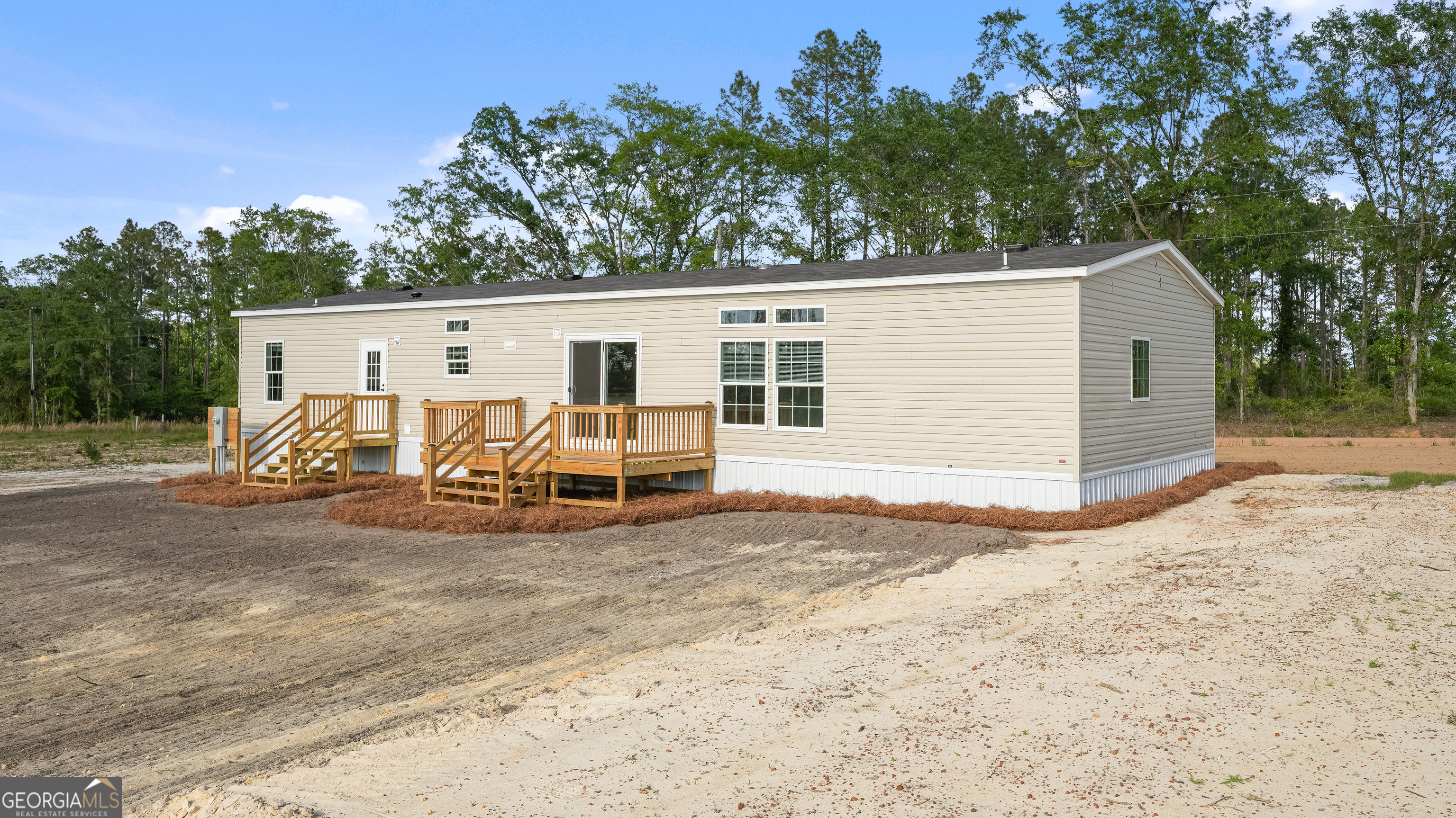 819 Hires Jesup, GA 31545 - Photo 4 of 23