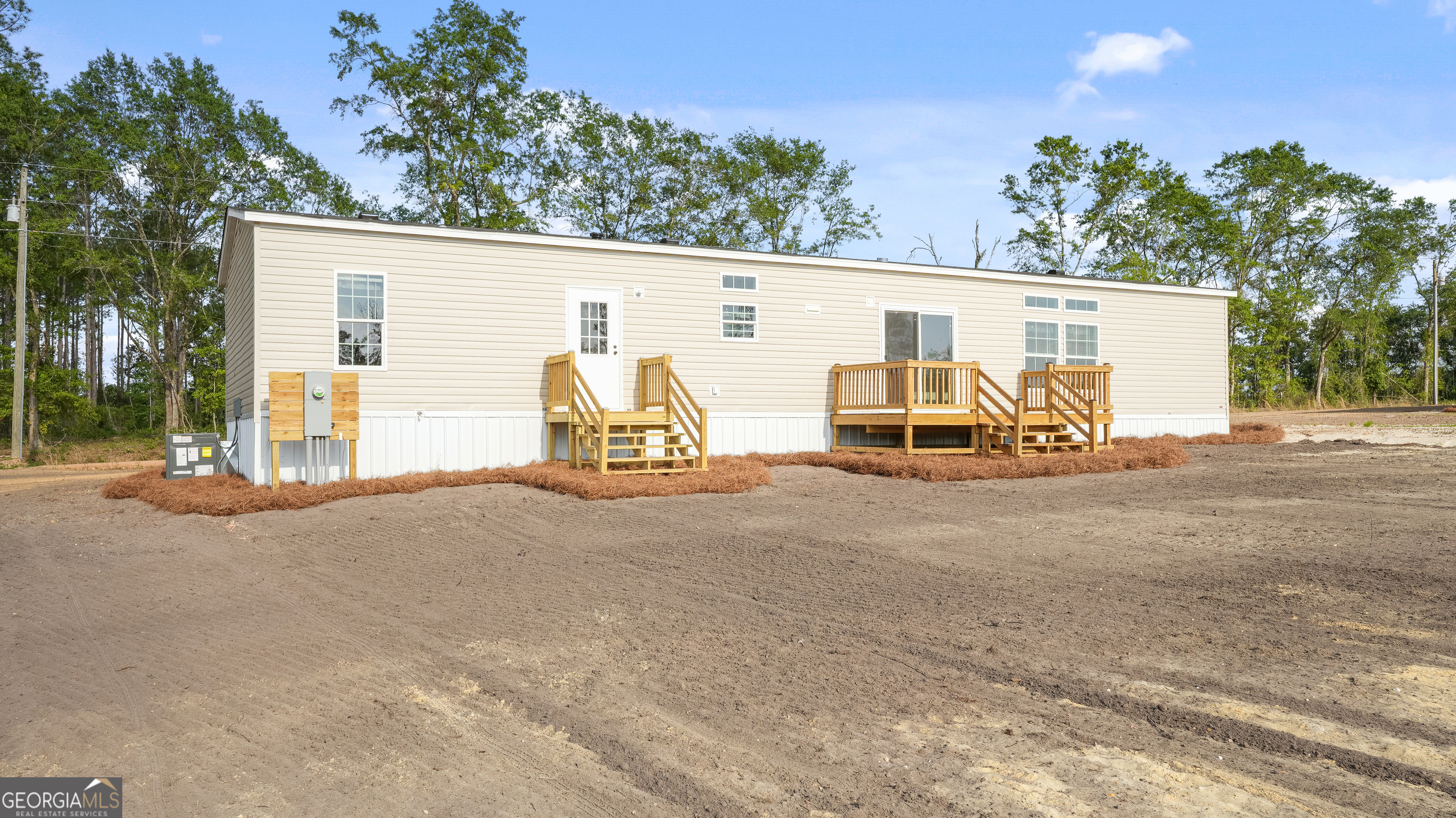 819 Hires Jesup, GA 31545 - Photo 5 of 23