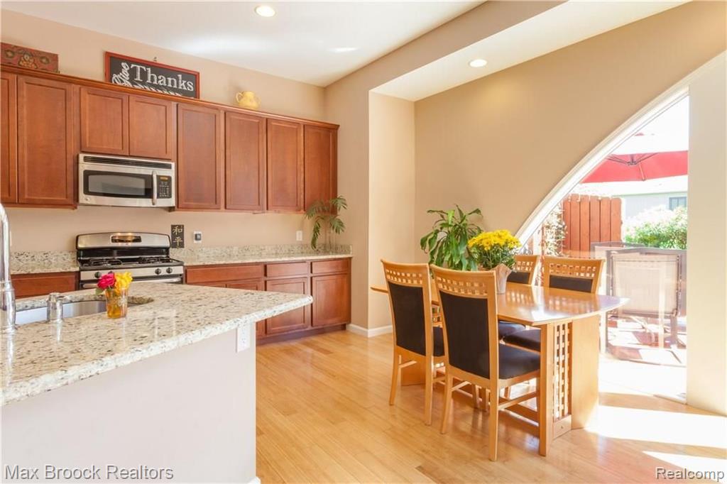 2223 Crystal Drive, Unit 24 Rochester Hills, MI 48309 - Photo 17 of 41
