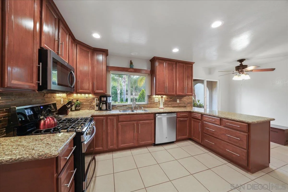 15140 Cool Valley Road Valley Center, CA 92082 - Photo 7 of 46
